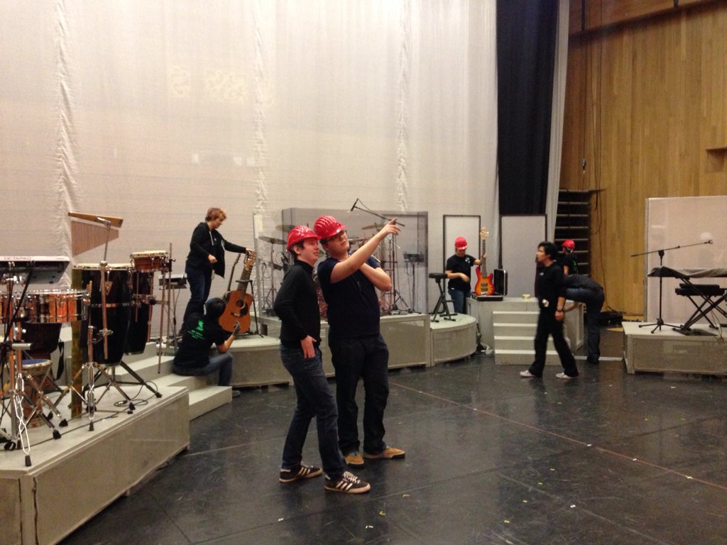 Soli_KYT's tweet image. All in a days work for Soli! #genverde #concertsetup #menthatcanmovestuff