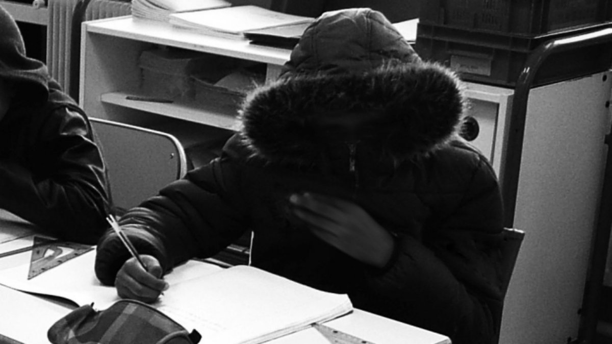 Marsactu's tweet photo. A la Une | Le coup de gueule d'une enseignante des quartiers Nord sur l'état de son école  https://t.co/5lDlvOgdLL https://t.co/KXamy1FBjp