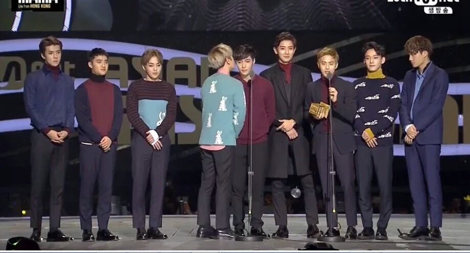 0921Naoking's tweet photo. EXO🌠🌠SHINee🌠f(x)🌠Twice🌠

おめでとう！🎉✨😆✨🎊
好きなグループ全部受賞した嬉しすぎる

4그룹 좋아합니다
앞으로도 👊😃

#MAMA2015 
#EXO
#SHINee
#f(x)
#twice https://t.co/mEEsxu4OTm