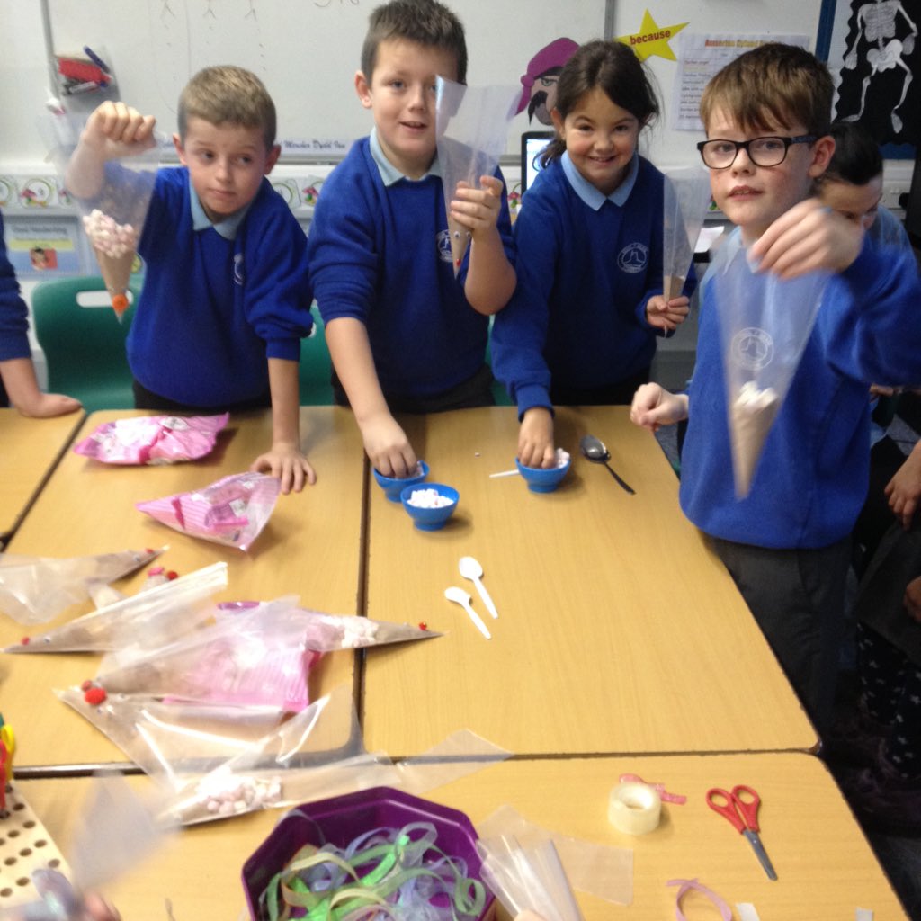 bl5a6_graig's tweet photo. We've been busy making hot chocolate reindeers for the Christmas Fair tomorrow night 6pm! https://t.co/EYl7yN0JvJ
