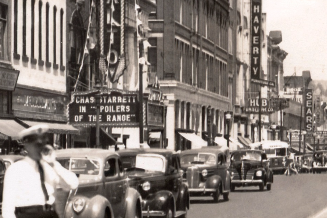 SeanMPhipps's tweet photo. Deep Zoom: two views of Market Street in #Chattanooga, 1917 and 1939 #CHA https://t.co/FcZiZIcpiN https://t.co/LEvQLIV5GN