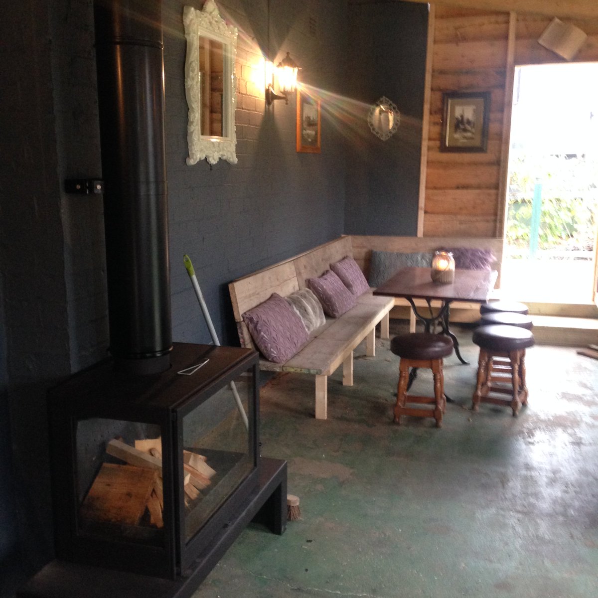 billyallingham's tweet photo. new non smoking garden shelter @TheCoronationSB very nice Cindy https://t.co/zf9RFmEETJ