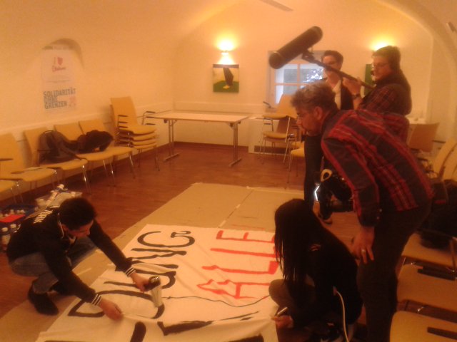 jogspace's tweet photo. Wir demonstrieren heute in #Koblenz für #Bleiberecht. Gleich geht es los! #SolidaritätohneGrenzen #JoG2015 https://t.co/0WnB4Wnk5i
