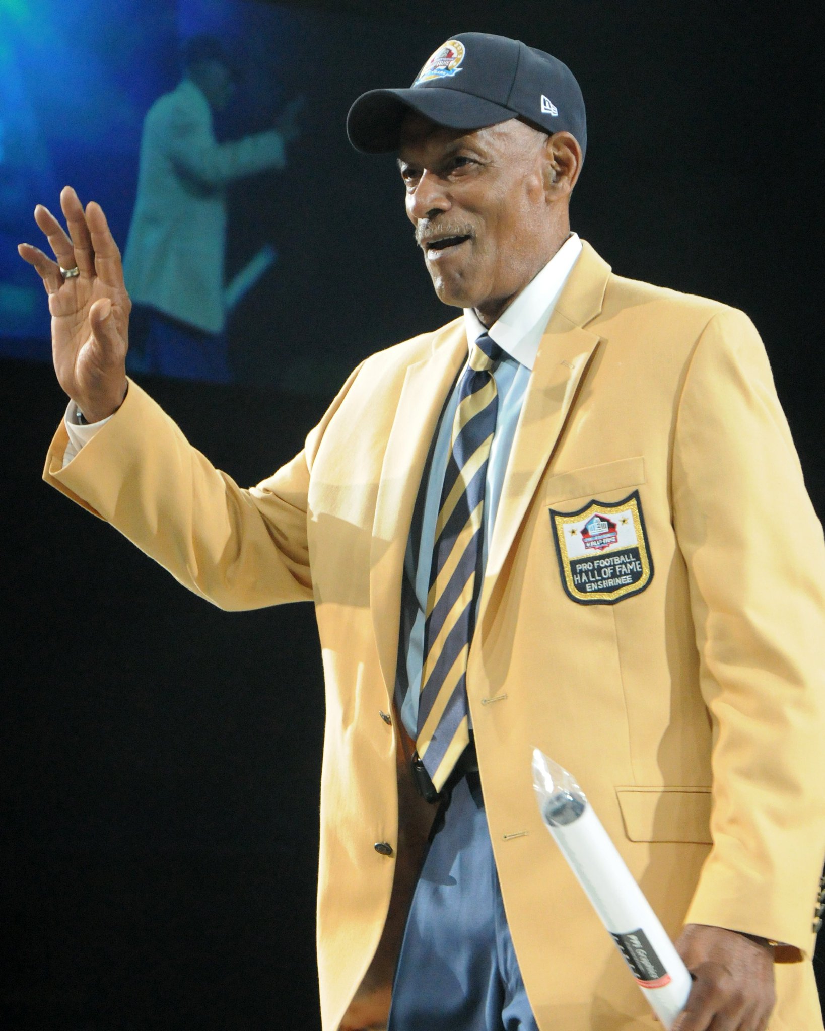 Remessage and help us wish Gold Jacket Willie Brown a very Happy Birthday! 

HOF Bio:  