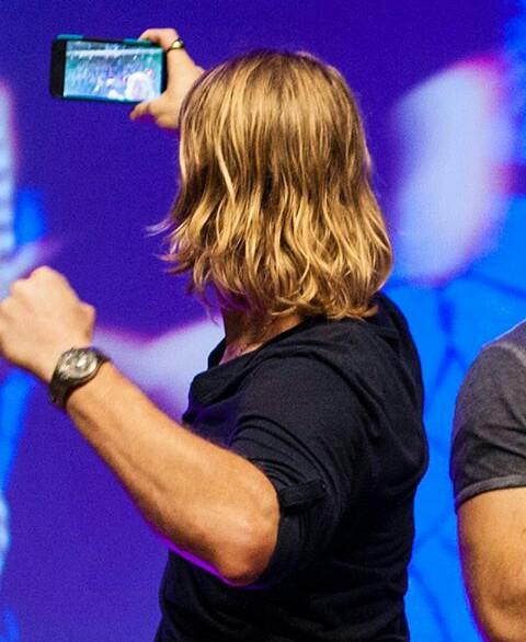 Liyavelle's tweet photo. Trying to distract and calm down myself. A little #throwback #ringcon2015 @ChaseRColeman hope i was part of the pic https://t.co/Y5cnPiltDO