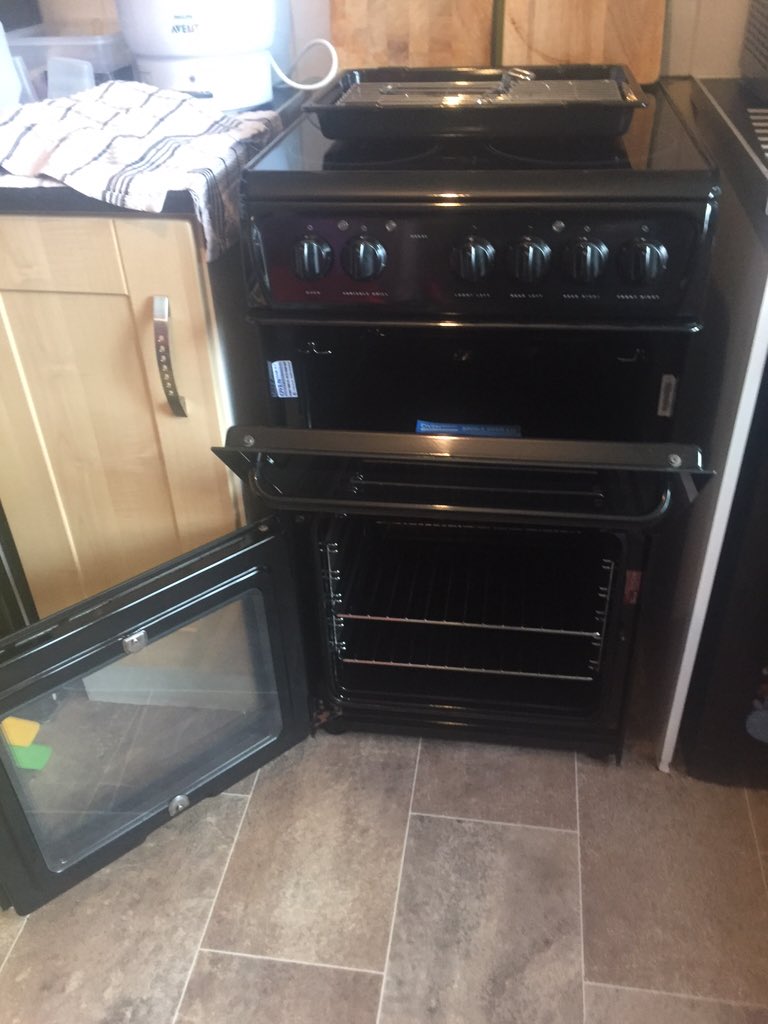 OventeamN's tweet photo. Portadown this afternoon.  
🍗🎅☃🍗🎅☃#Oventeamni #cleaning #turkey #cooking https://t.co/htUHbWf887
