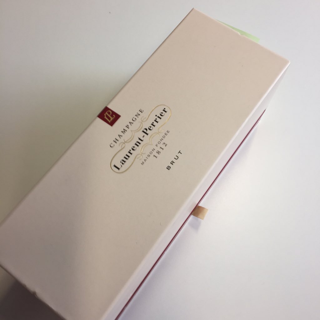 narenpatel's tweet photo. @parkes1970 many thanks for the bubbly, very generous #CampaignMedia https://t.co/pQ1cQa2yjl