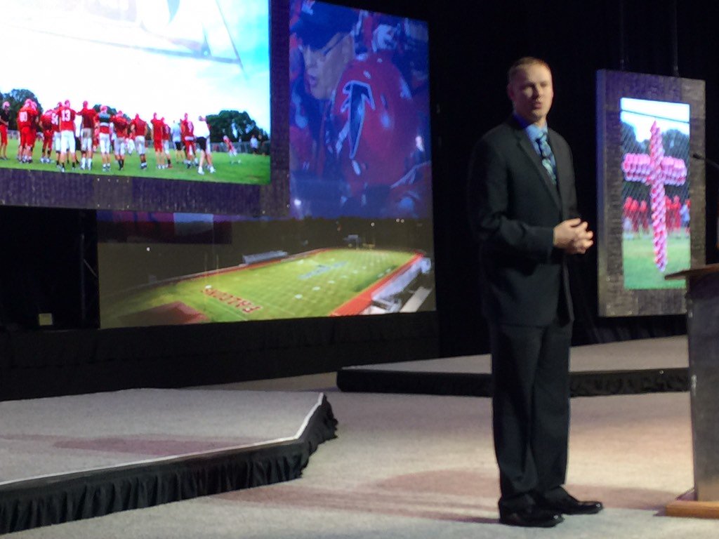IowaFarmBureau's tweet photo. Aaron Thomas: Attitude is one of the few things we have 100% control over. #ifbf15 #FarmBureauStrong https://t.co/JqYHA79ebQ