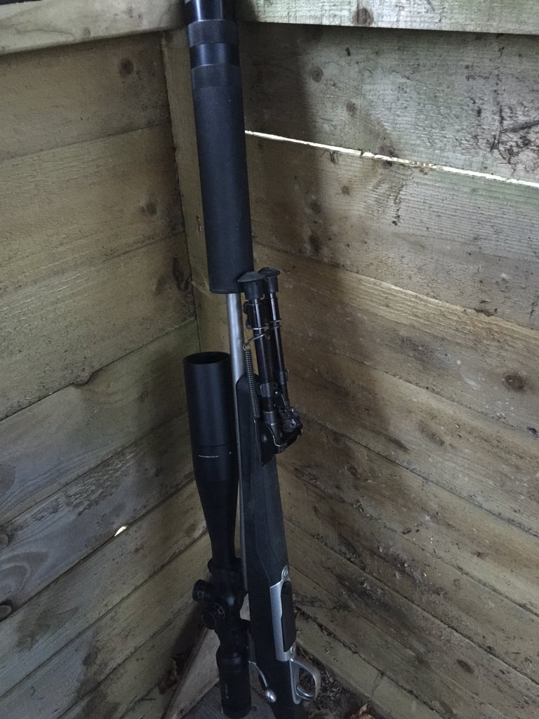 Gamekeeper10's tweet photo. Thought id go and sit in the tower for an hour see if i can get a #fallow #deer for @stourvalleygame #localvenison https://t.co/bNH9H7T3wY