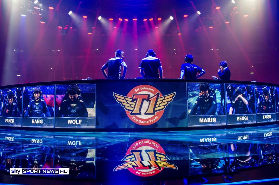 SkySportNews's tweet photo. League of Legends - Die etwas anderen Superstars. 

Video: https://t.co/t81CWfXQv6 #ssnhd https://t.co/GNzOiYUBbD