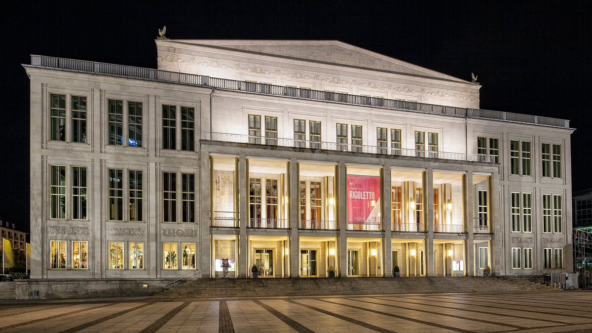 J_Collingridge's tweet photo. Leipzig Opera House #Leipzig #Germany #photography #architecture https://t.co/QC5DqIDk0n https://t.co/DjPRsuVpvh