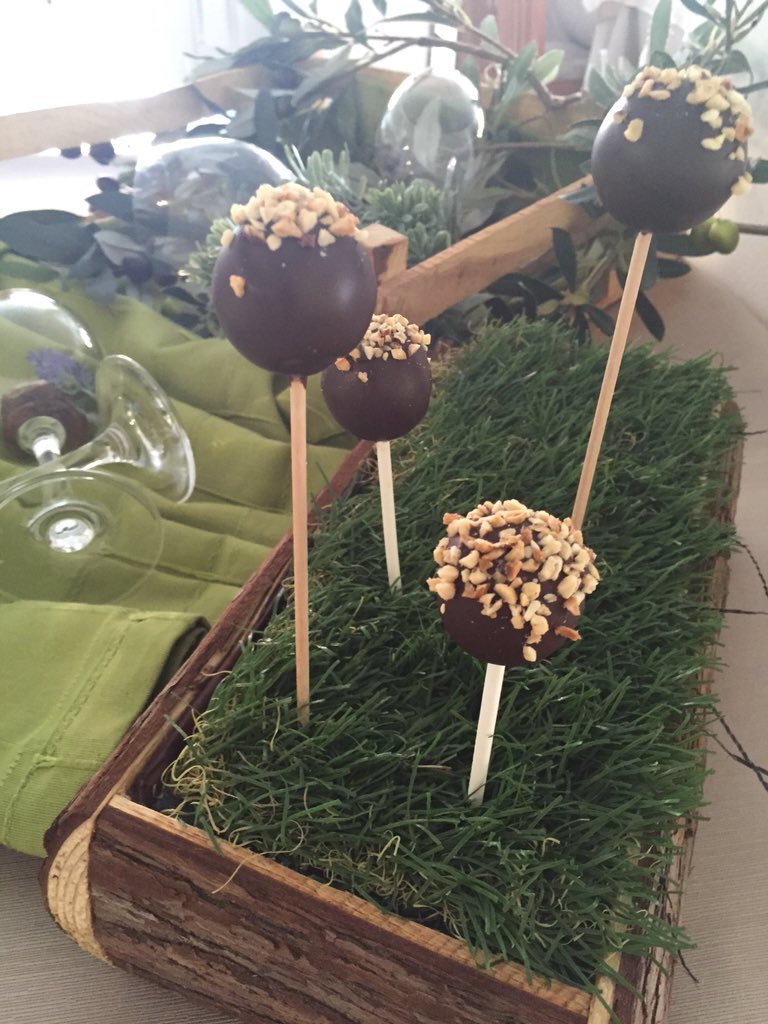 GorelaMarko's tweet photo. #istrianrocher #food #modernkitchen #lasapurdir #markogorela #fioegras #truffles #nuts #amusebouche #foodporn https://t.co/vNT1RWQrnm