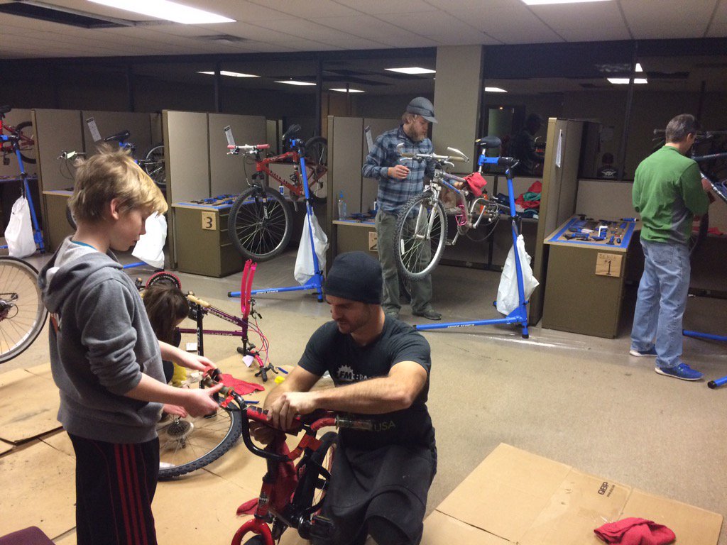 fb4k_Utah's tweet photo. Lots of helpful hands at the shop last night...Our volunteers are great! We need more: https://t.co/vBfwc2gT9L https://t.co/7NkGwzdrNM