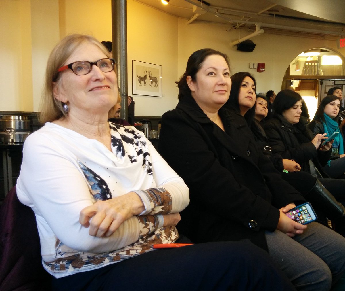 FNHSSM_research's tweet photo. Kathi Kinew, Stephanie Sinclair, Leona Star and Leanne Gillis, #Nanaandawewigamig #FNHSSM at @antontreuer's lecture. https://t.co/XwIzbzCHGb