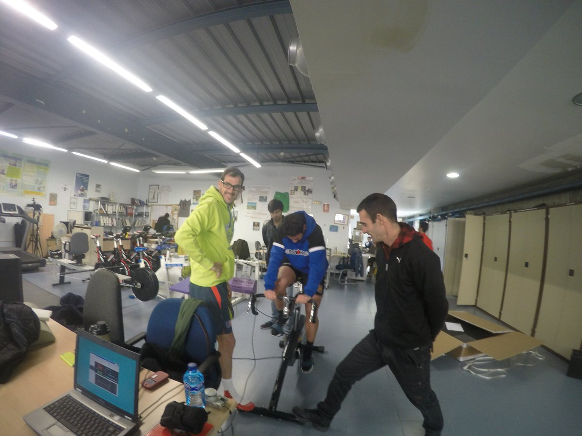 Entrenamientos7's tweet photo. Con @JuanMartin_Diaz  y @uribotello nº 2 y 11 del Word Pádel Tour, haciendo pruebas en los laboratorios https://t.co/ETTDIXqoPx