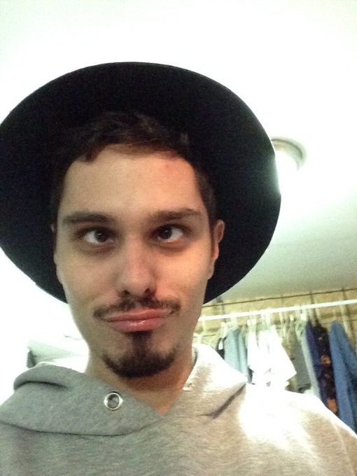 Блин, я такой многогранный актёр, почему я все проебал? https://t.co/zEuDuTUB3t