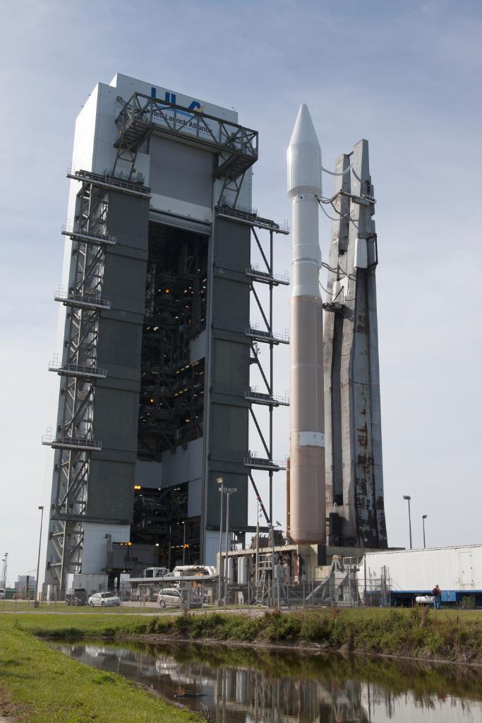 NASA's tweet image. Today, @ulalaunch's #AtlasV carrying @OrbitalATK’s #Cygnus cargo craft rolled to the pad: go.nasa.gov/1TlpXns