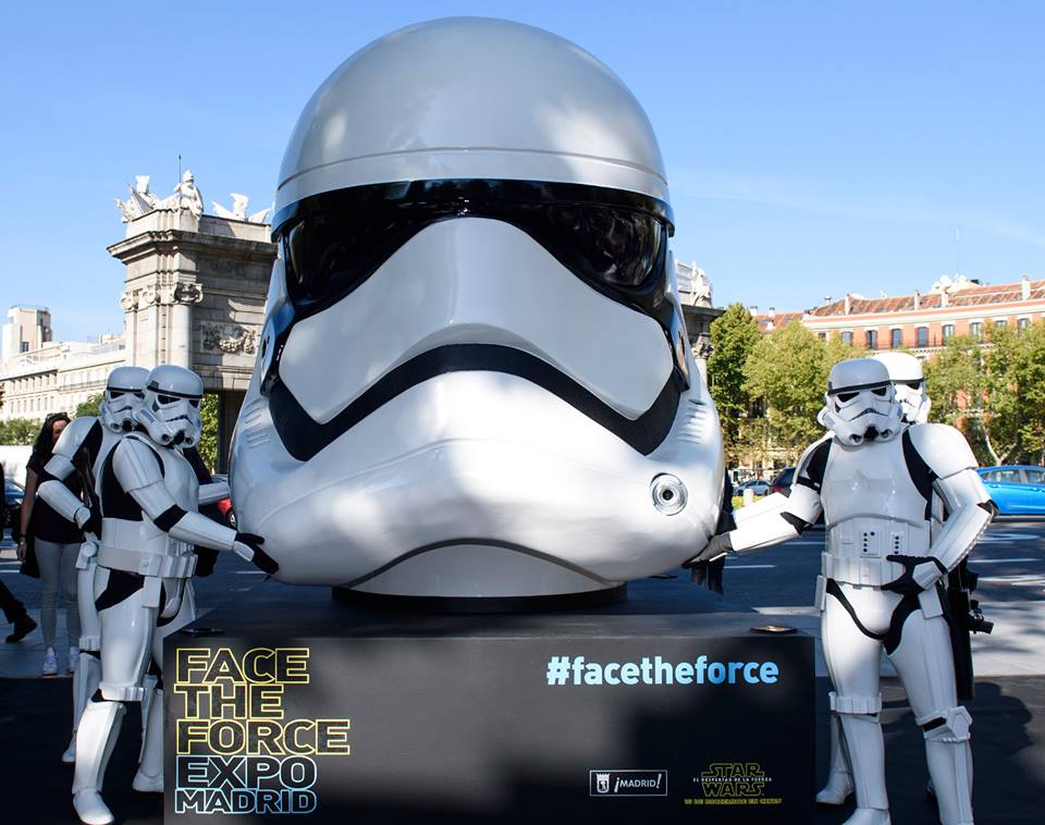 LatinSpots's tweet photo. #FaceTheForce: Star Wars y #PeanutsMonkeys invaden Madrid https://t.co/MzlH3PSTGg https://t.co/iApkfI7EkQ