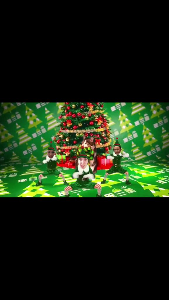 scrup_up's tweet photo. Elves working hard at the #scrubhub to get our body scrubs done for Christmas!!! https://t.co/OCucKn0YZ7