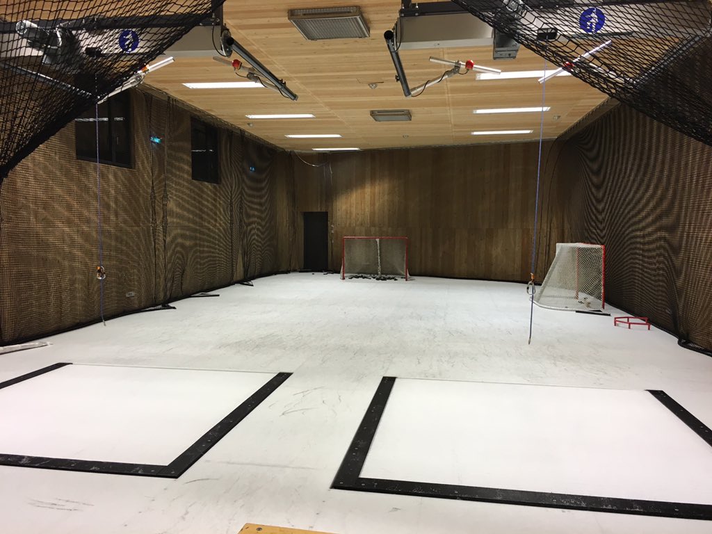 kennethmadso91's tweet photo. Syke fasiliteter her på RedBull Hockey akademi i Østerrike. RedBull invisterer 40.000 euro i hver spiller, hvert år. https://t.co/17IBUG3crI
