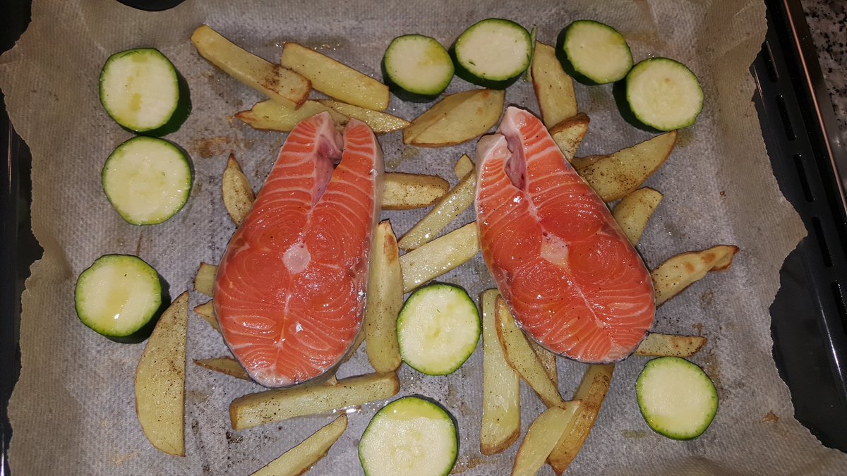 javifer12386's tweet photo. Estrenando  casa cenando como se debe....#cenade10 #beyja #cenasana #granalacant #incomunicados #mudanzaestresante https://t.co/xPKn17jsod