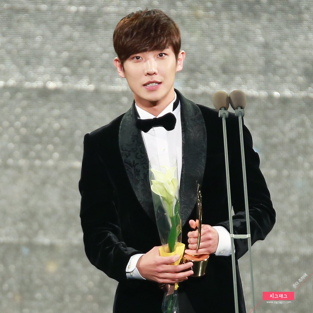 zigzag2j's tweet image. [HD-PIC] 151128 #이준 #2015ApanStarAwards #에이판 #장편드라마남자우수연기상 #준아축하해 #이와중에수트핏 cfile22.uf.tistory.com/original/226F2…