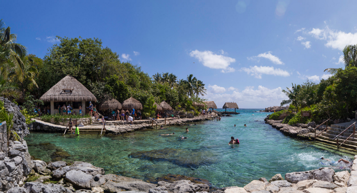 XcaretPark's tweet photo. My favorite part of winter is watching it on the news from the Caribbean 🙊 https://t.co/vpcpdGgcM0