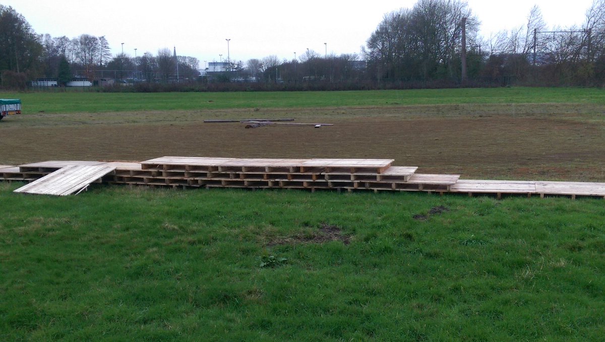 Houding en balans voelt ook voor kids toch net iets anders op 90cm breed en 30cm hoogte. #MTB #Zutphen