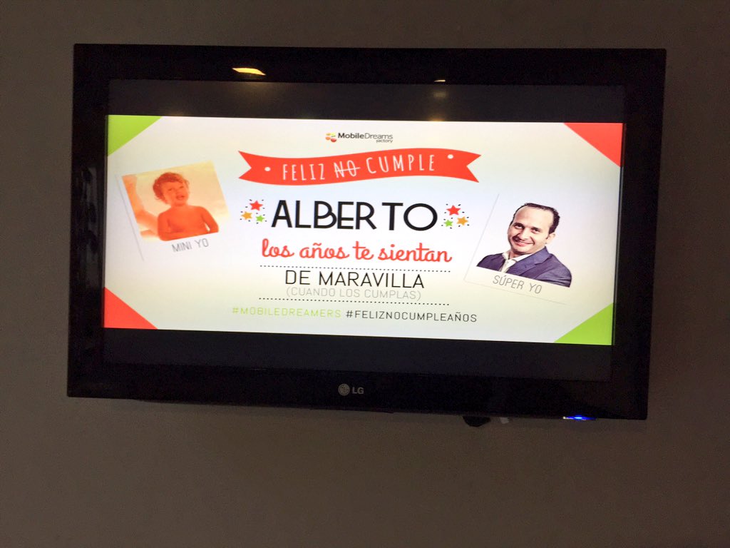 betobetico's tweet photo. Hoy me han recibido con un feliz No-Cumpleaños al puro estilo Alicia. Da gusto no cumplir años en @mobiledreams https://t.co/w7GnWN4W2M