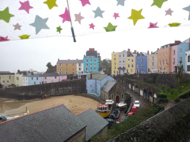Tenby still looks pretty in the rain! Thanks <a href="/TenbyMuseum/">Tenby Museum and Art 💙</a> for a great rainy day activity! Clare, Content Team