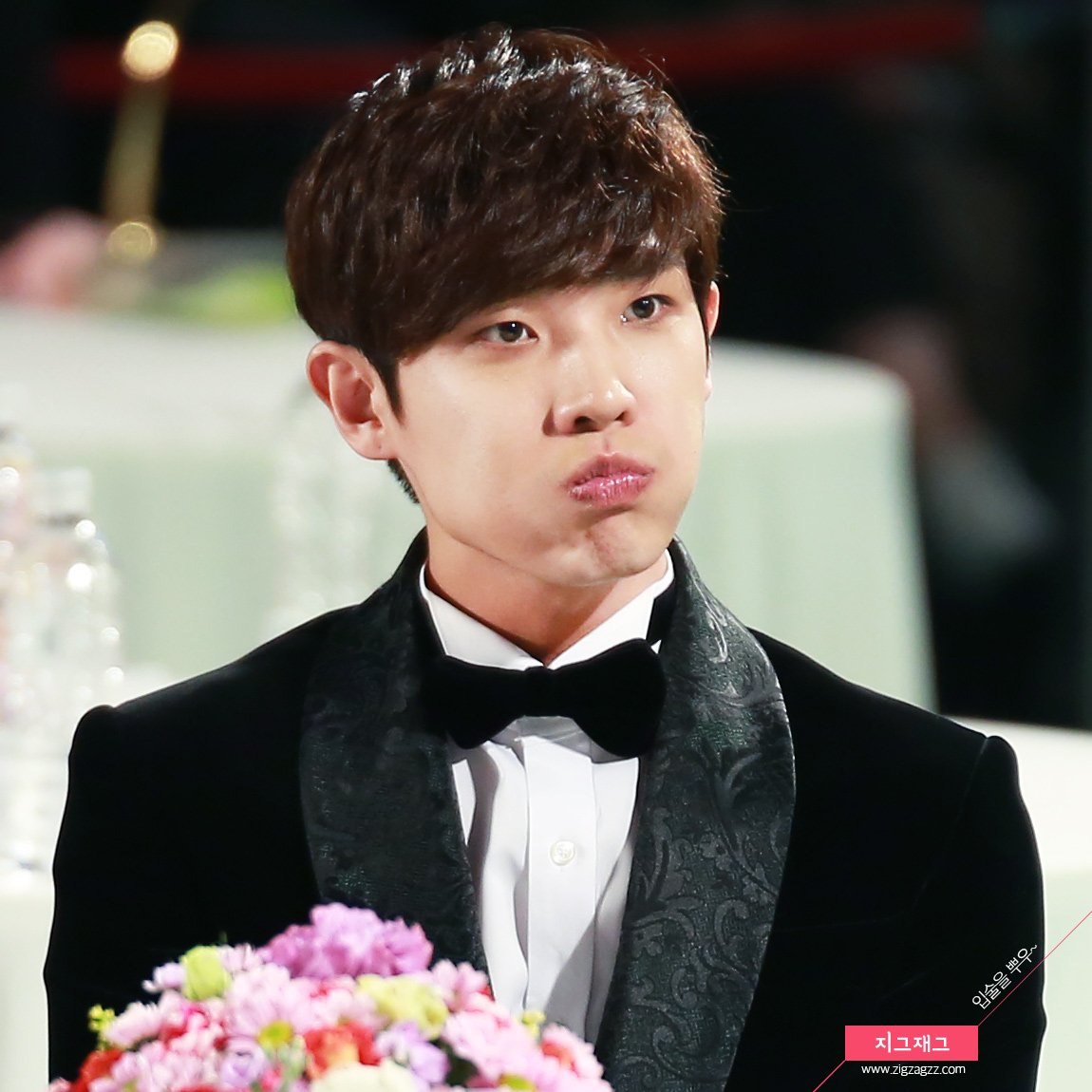 zigzag2j's tweet image. [HD-PIC] 151128 #이준 #2015ApanStarAwards #에이판 #긴장한준이는입술뿌우♡ cfile29.uf.tistory.com/original/2648B…