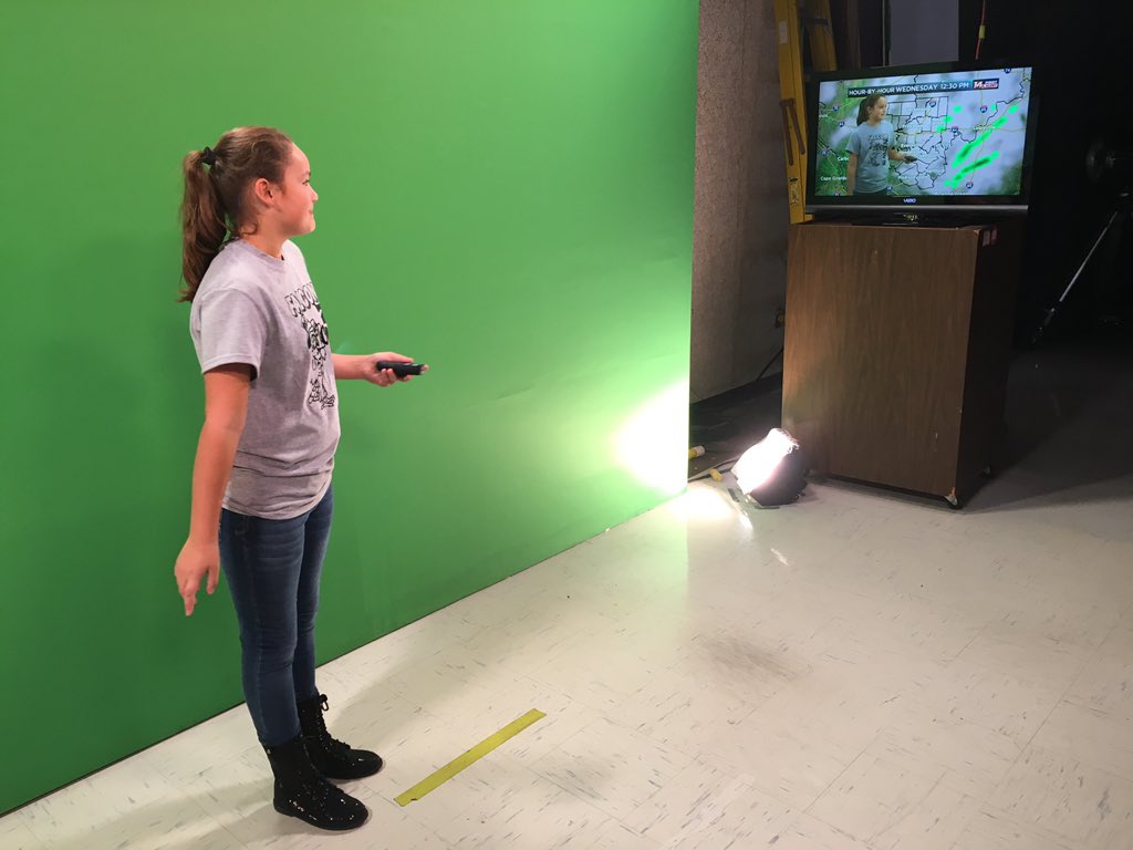 ErinMeyerEvv's tweet photo. Green screen and weather forecasting!💦💧@14News #PrideElementary https://t.co/K31Lz2o0SL