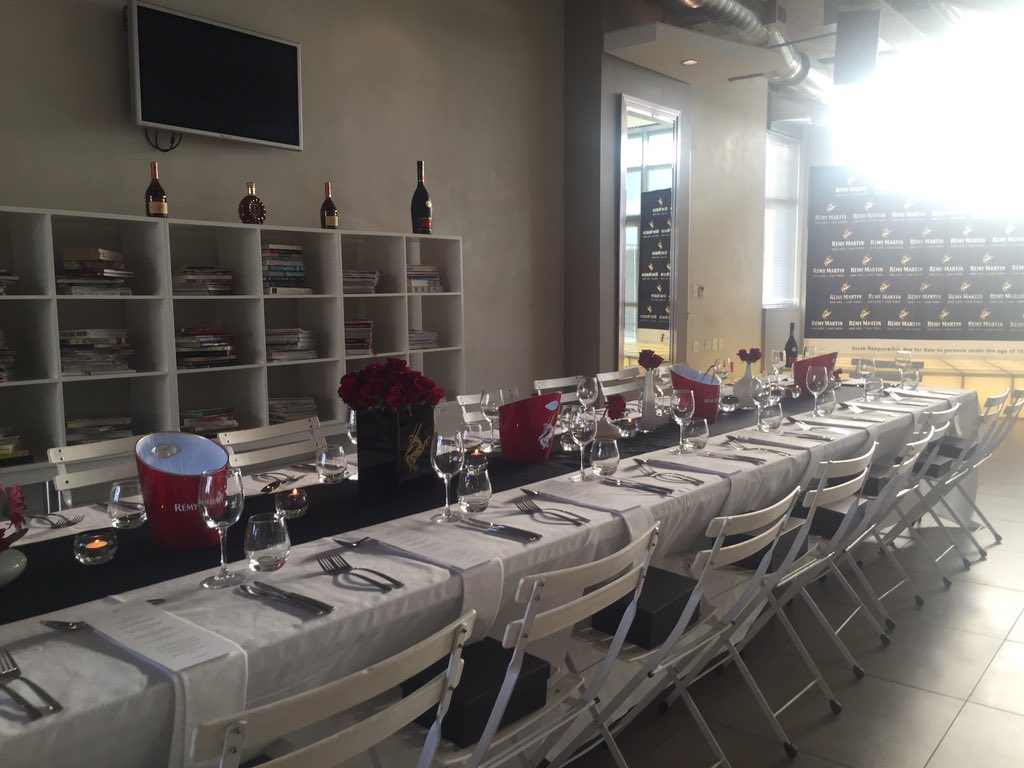 KayliVee's tweet photo. Time for #oneingredient dinner by @mattmanningchef with @remymartinsa #OneLifeLiveThem  Looking forward to this 👏🏼💃🏻 https://t.co/44zp7w4j1u