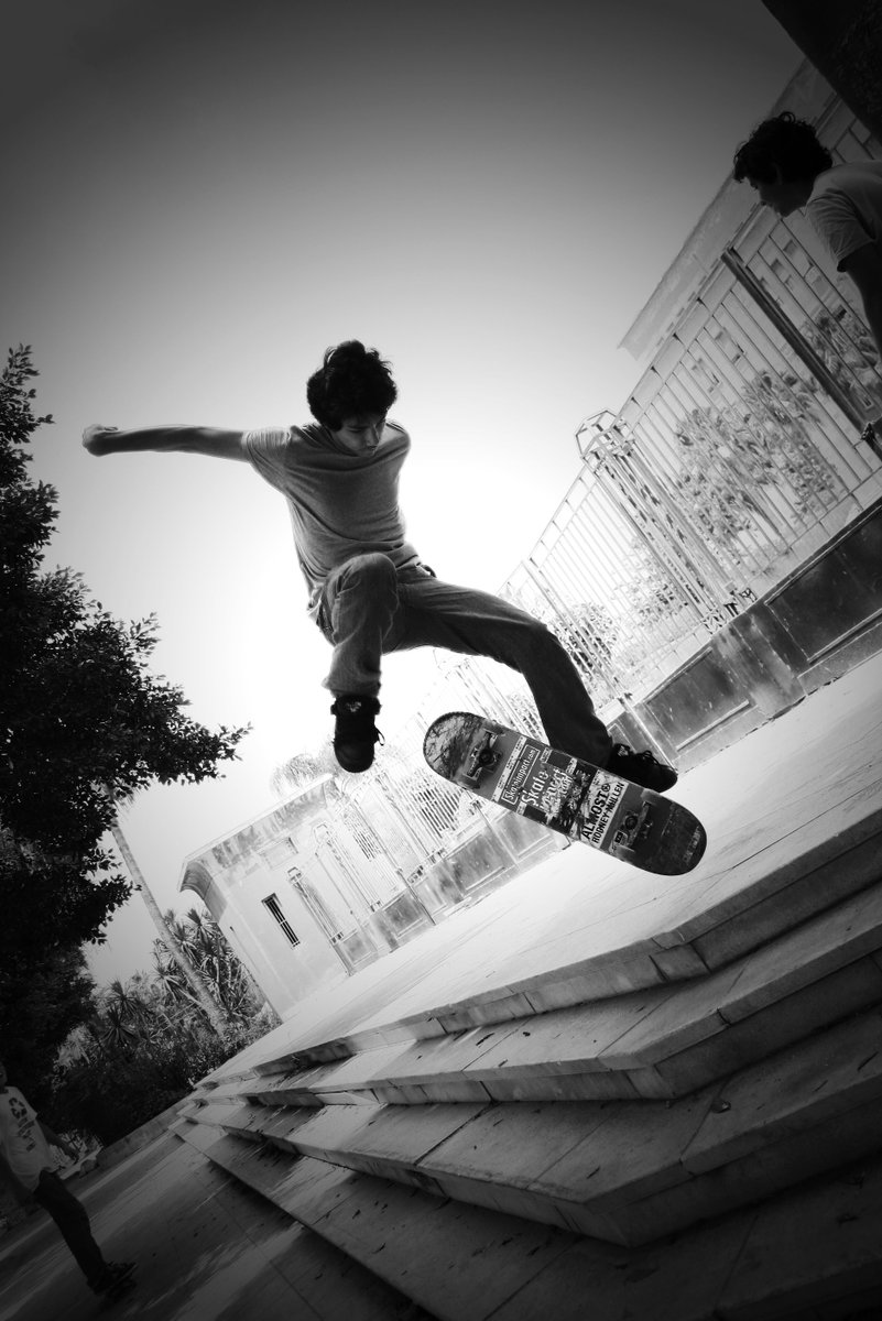 vibrantdata's tweet photo. What do world-famous skateboarder @rodneymulllen and musician Chris Reeves have in common? https://t.co/RGxr9D506V https://t.co/3eZFL1kfYG