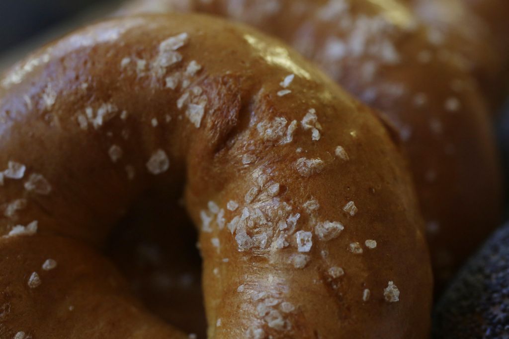 SFChronicleFood's tweet photo. The Bay Area, long a bagel wasteland, is slowly developing more and more great bagels: https://t.co/lY1lNFEUhv https://t.co/nYqjCTnGCk