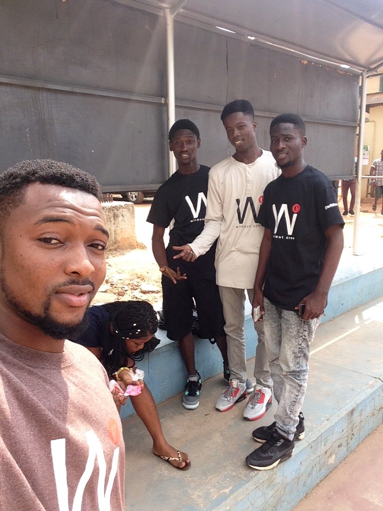 WildOutKpoly's tweet photo. @3_coins @wildoutcrewgh @rollexrap @Vibro_23 @Therealforeigna  heat is on #EmergencyCall911 4.12.15 https://t.co/UyfCIJCkqY