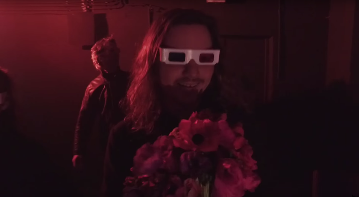 lesinrocks's tweet photo. Flavien Berger publie un nouveau clip taré pour “Bleu Sous Marin” https://t.co/RAkbO8RWYs https://t.co/ScdzjzOkuL