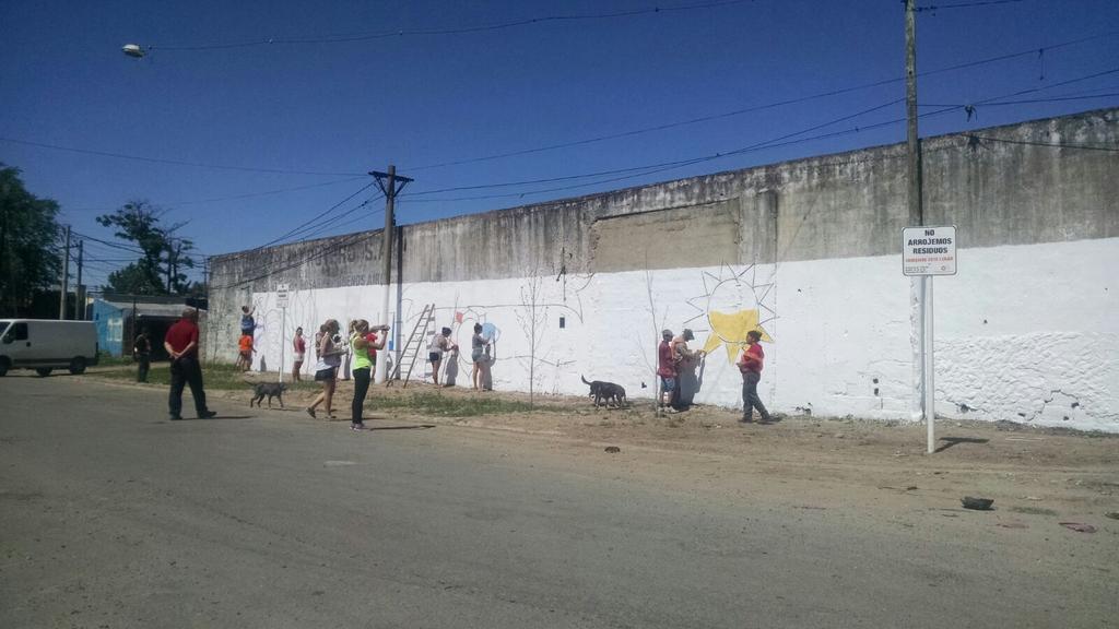CMDNoroeste's tweet photo. #Hoy mejoras urbanas en plaza Birocco de b Ludueña, pintura de mural, plantación de árboles, mas divulgación barrial https://t.co/HJca05OzZ6