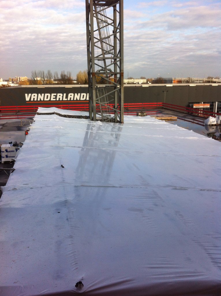 michbosm70's tweet photo. Afgelopen dagen kapconstructie gemonteerd. #kapconstructie #krimpfolie #omtrek 75mtr #VanWijnen #Vanderlande #Veghel https://t.co/vhtXxgwo6t