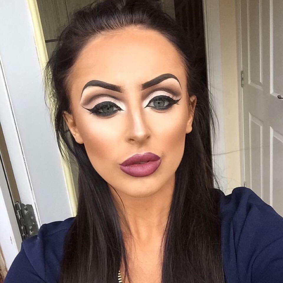 KellyCh5's tweet image. Really!?? I think you forgot to put some make up on!! 😳🙈🙈🙈 just a bit over the top!! 😳😂😂😂 #makeupissues