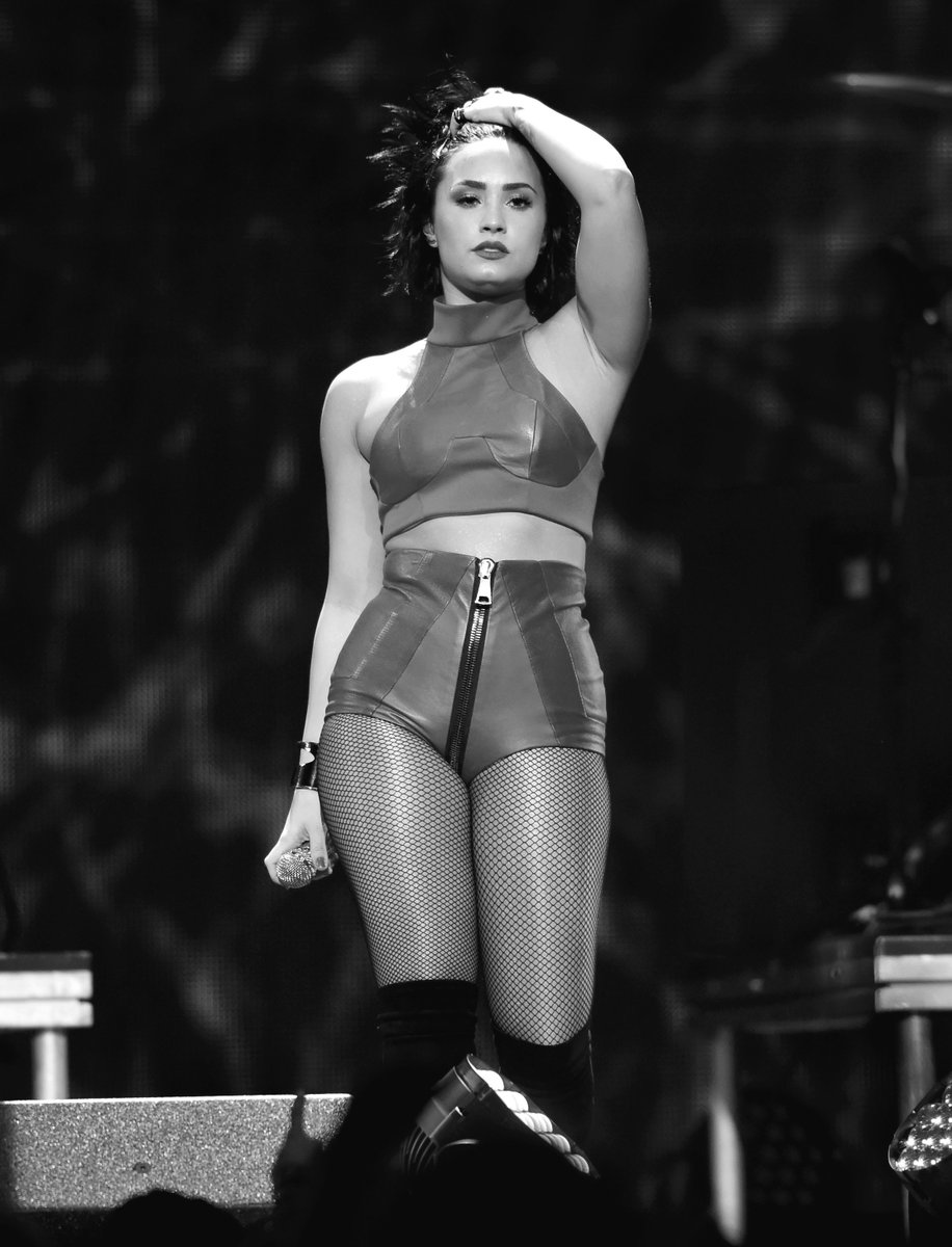 demibrasil's tweet image. Quanto mais RTs, mais votos! #MTVStars Demi Lovato