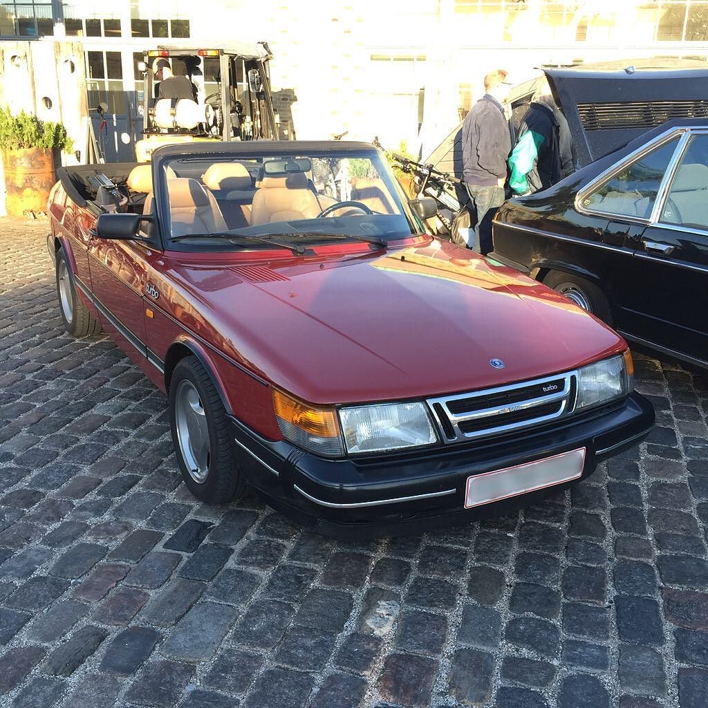 oldcar_photo's tweet photo. Very cool 1989 #Saab 900 #Turbo #Cabriolet #saabcars #saabcarsofsweden #saabs #saabsofinstagram #swedishcars #saab9… https://t.co/4qV5oftWov