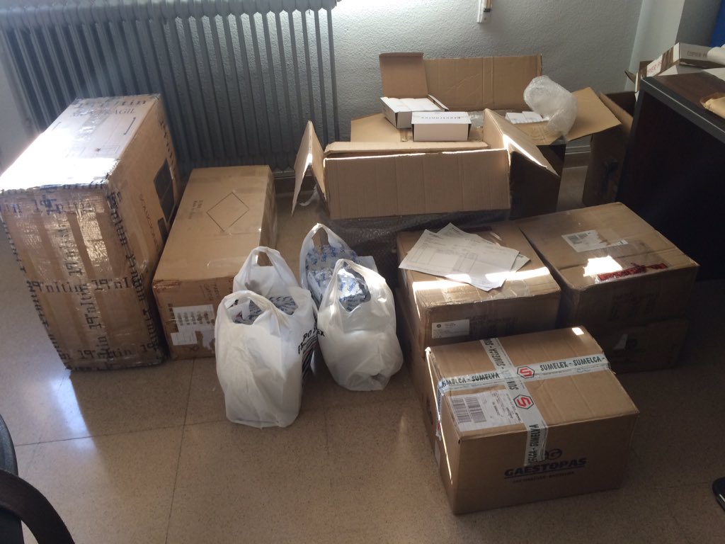 SmartPoliTech's tweet photo. El material del proyecto de infraestructuras 2013 #SmartPoliTech para @EPCC_Unex nos va llegando poco a poco DIC2015 https://t.co/fFDF81W4X6