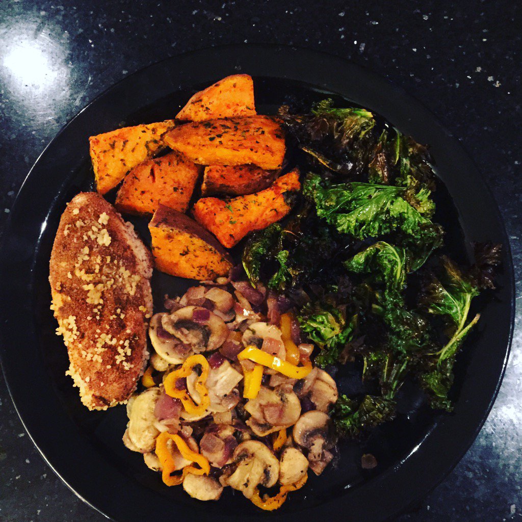 #90daysssplan #morrocanchicken/couscous,sweetpotatowedges, crispykale,mixed,mushrooms,peppers,onions @thebodycoach