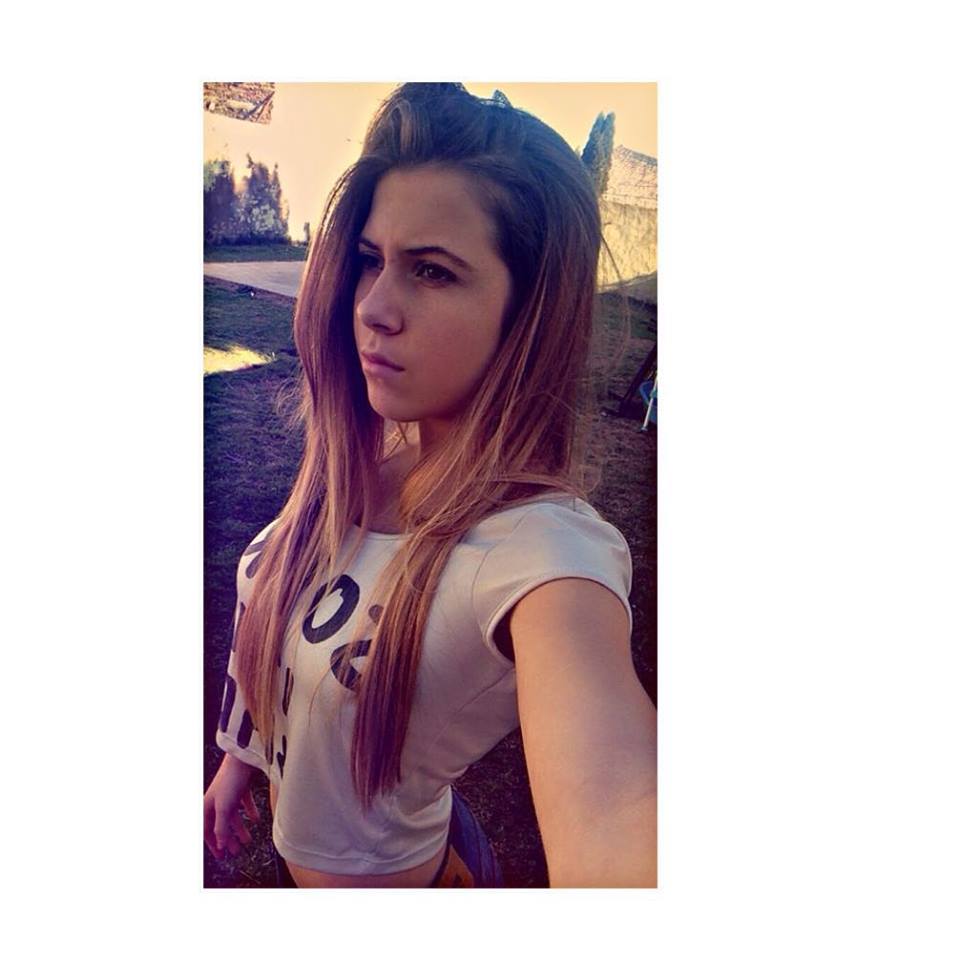 AthuLeun's tweet photo. me aburrooo:3 alguien me manda mensaje directo y hablamos un ratoo? #MiercolesDeGanarSeguidores https://t.co/sszUdUm2ss