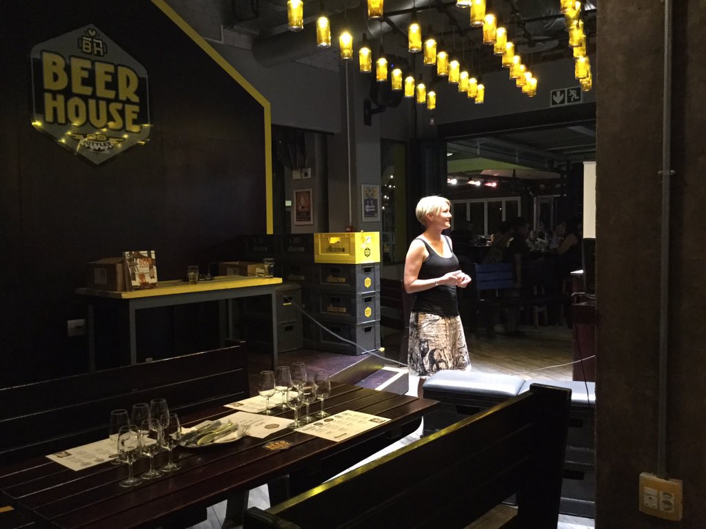 Jazz9925's tweet photo. #MeetTheAuthor @BEERHOUSE4ways @LucyCorne #BeerSafari https://t.co/lIibikdyTI