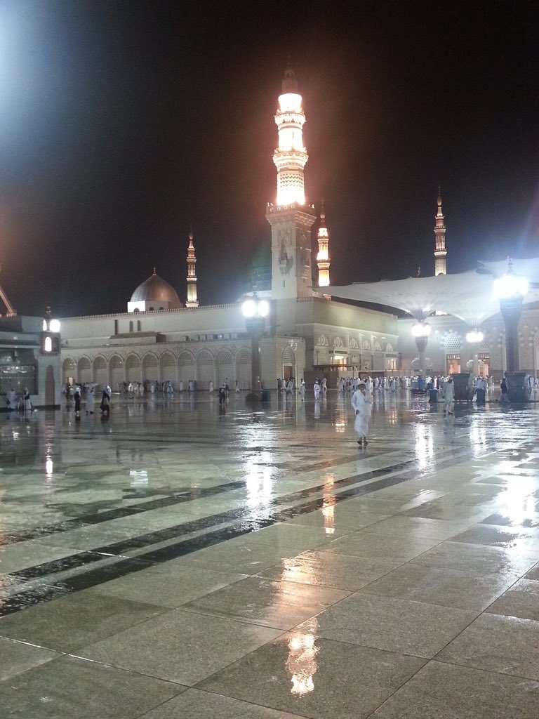 KSAFAIS10's tweet photo. لقطه من امطار #الحرم_النبوي 
اللهم صيبا نافعا 
#المدينة_المنورة 

تصوير @om_rf 

https://t.co/NVFDh4uyQw