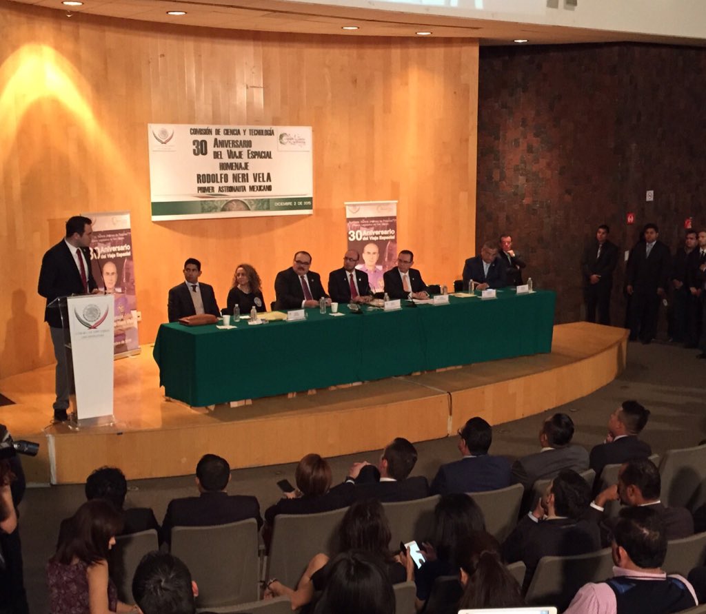 jc_ramirezmarin's tweet photo. En el homenaje al @Dr_Neri_Vela, primer astronauta mexicano a 30 años de su viaje espacial. https://t.co/io7sJUIQza