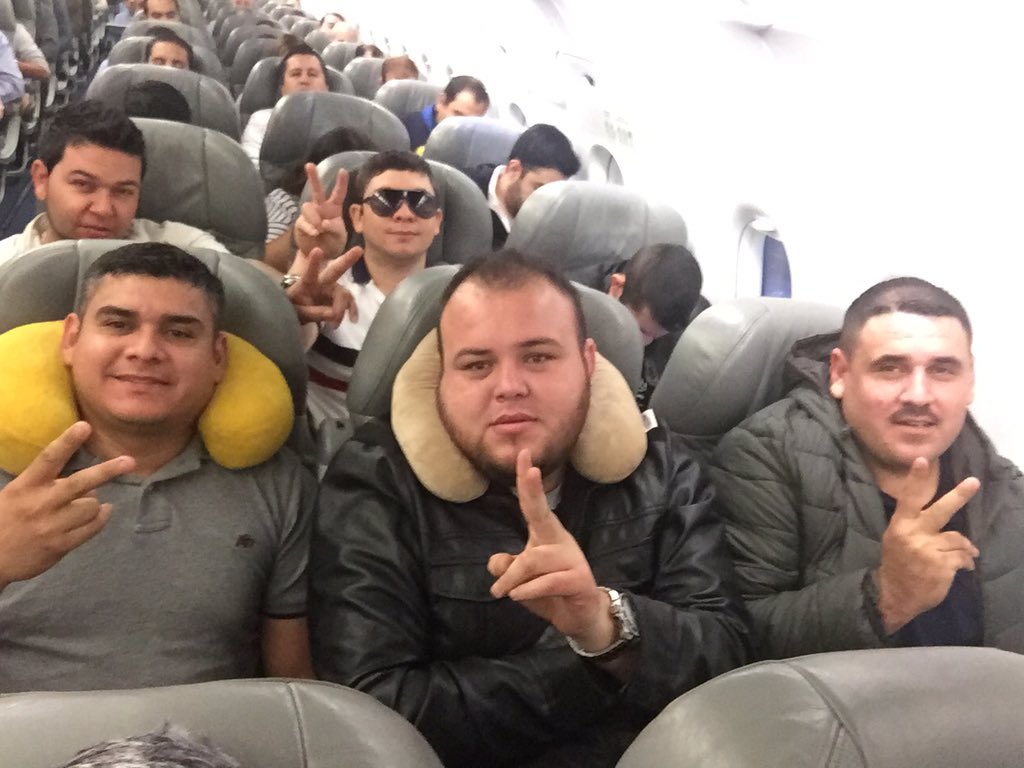 b_ranchoviejo's tweet photo. Buenas tardes raza !! Ya vamos HOY nos vemos en al macro de LAMEJOR !! MERIDA HOY HAY BANDA SINALOENSE quelehace !! https://t.co/WpVqAQGQ45