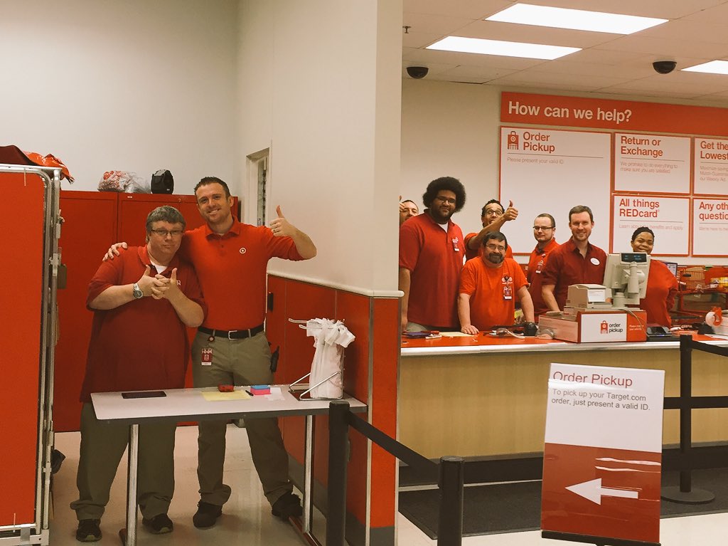 The most amazing guest service and store pick up team up #pickitupinstore #T1375 <a href="/MurrayWWilliams/">Murray</a> <a href="/ShannonGehrmann/">Shannon Gehrmann</a>